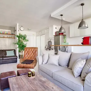 Luxurious Republique Pierre Leve Free Netflix Apartment
