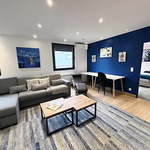 166 - Urban Luxury In Center Of Apartment