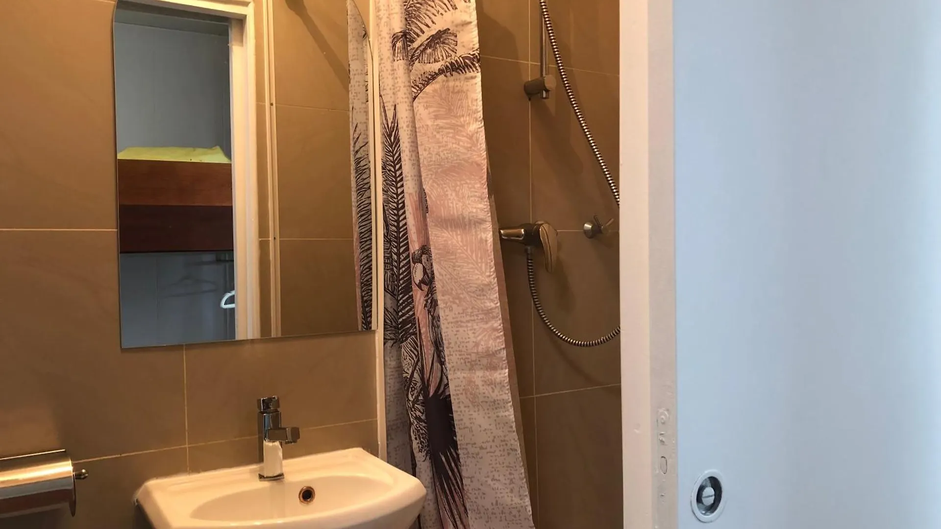 Le Pinky Bird - Bastille Paris Apartment