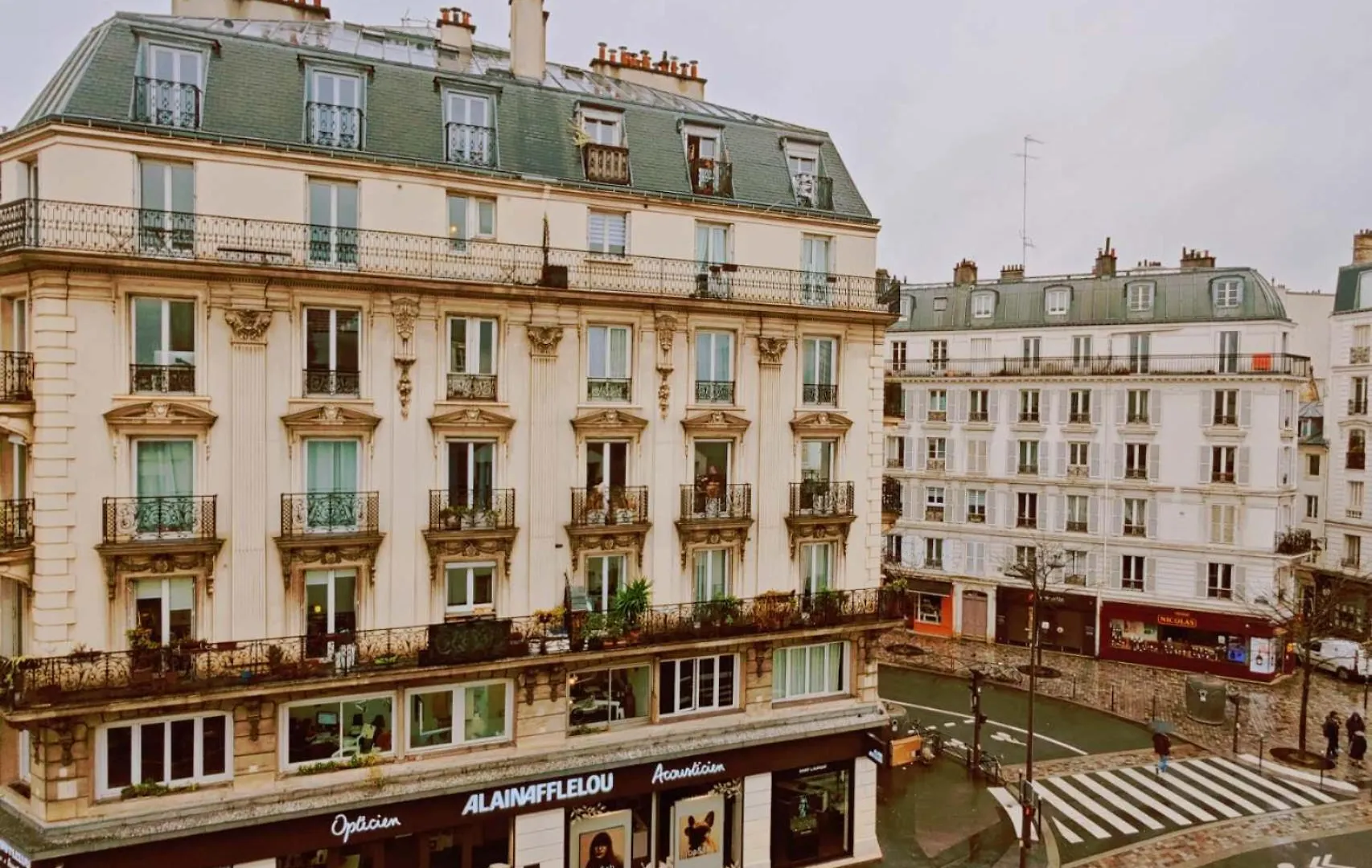 Le Pinky Bird - Bastille Paris